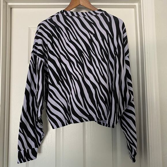 Nike Women Icon Clash Fleece Crew AOP Oversized Zebra Long Sleeve Top Medium NWT - Picture 4 of 8